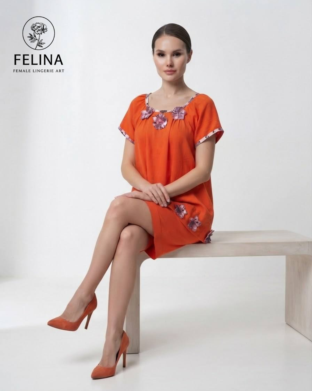 Women's Floral Appliqué Short Sleeve Nightdress
